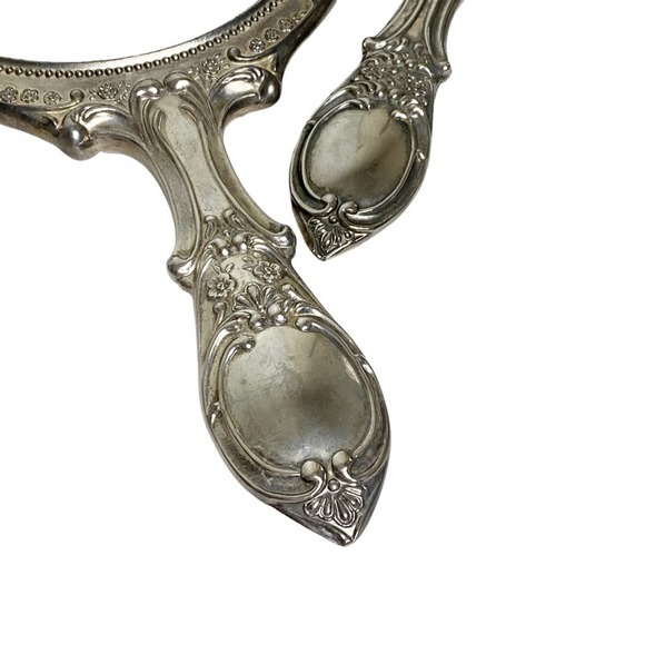 Vintage mirror and brush vanity set silver plated Art Nouveau Repousse 9” - Picture 4 of 5